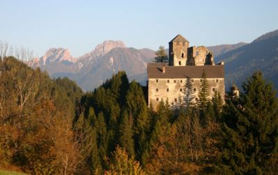 Burg Heinfels gegen Osten
